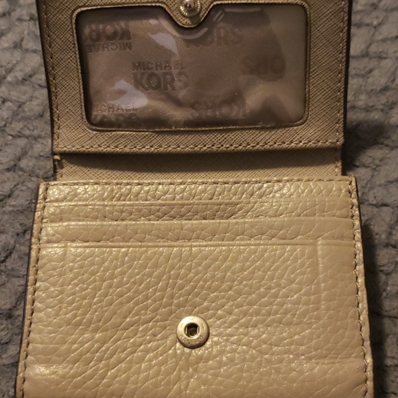 Micheal kors wallet - Picture 2 of 6